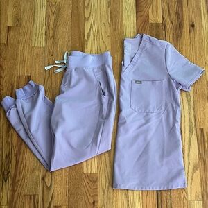 Figs Lavender Scrub Set